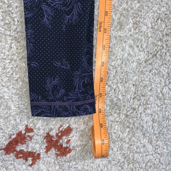 Like New- Lululemon- Size 10- High Rise Wunder Unders- 💜&🖤- 28” Inseam - Picture 9 of 13